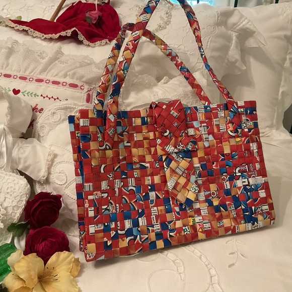 NEW/ REBAGZ HALF THE SKY DESIGNS HANDMADE IN PHILIPPINES RECYCLED JUICE BAG - Picture 2 of 16